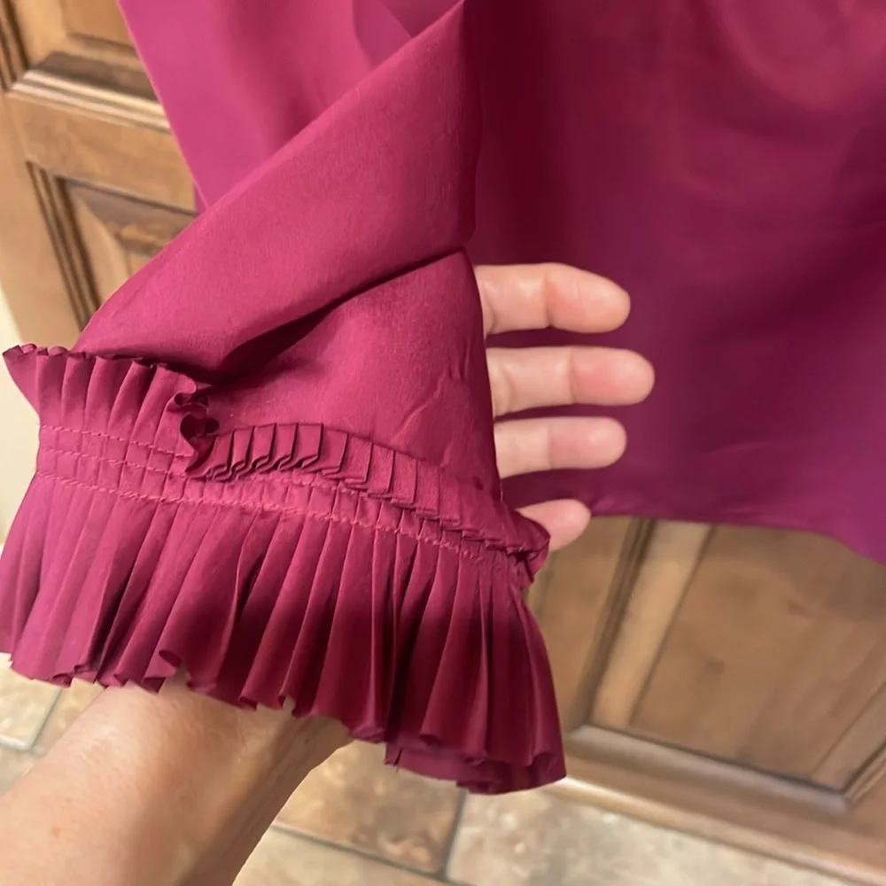 Soft surroundings 100% silk long sleeve blouse  ruffled collar & covered buttons - Picture 5 of 7